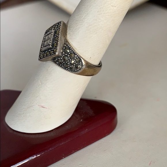 Sterling marcasite ring - Picture 2 of 3